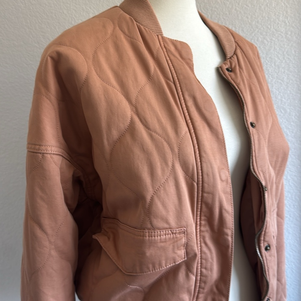 Universal thread quilted bomber jacket EUC - Picture 5 of 6